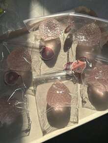 1个草莓捏捏乐玩具 - 柔软Q弹的草莓麻糬减压玩具，慢回弹减压捏捏乐，是生日礼物、圣诞礼物、文具、课堂减压玩具的理想之选。 - 彩色 - 查看 7