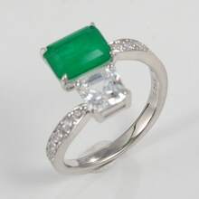 Da'ra Handpicked S925 Silver Green Gemstone & White Stone Adjustable Open Ring, Vibrant Green Gemstone As The Focal Point Accentuated By Transparent White Stones, Elegant 3D Ring Design Fits Comfortably On The Finger. As The Gemstone Touches The Skin, Its Dual-Tone Luster Radiates With The Light, Capturing The Freshness Of Midsummer And The Clarity Of Winter. Comes With A Customized Gift Box, An Exquisite Unboxing Experience. Wear It For Yourself Or Gift It To Express Your Heartfelt Sentiments, Each Piece Is A Unique Shining Memento. - Green - View 3