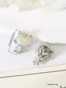 一对可爱又性感的动物耳夹，镶嵌小巧的锆石，百搭又个性，适合女孩日常佩戴，可以送给朋友或爱人。 - 動物耳夾 - 查看 3