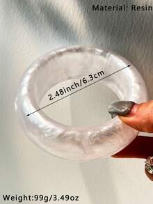 1件宽版不对称几何树脂手镯，饰有贝壳铆钉，可叠戴，时尚迷人，适合日常佩戴。 - 彩色 - 查看 3