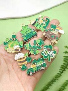 30 piezas Día de San Patricio DIY Verde Esmalte y Aleación Dorada Trébol de Cuatro Hojas Colgante de Dibujos Animados Joyería Haciendo Regalo Festivo (Estilos Aleatorios) - Multicolor - Ver 7