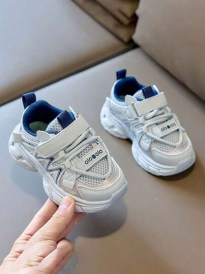 1双儿童网布和PU魔术贴式透气耐穿舒适休闲运动鞋，适合春秋季穿着