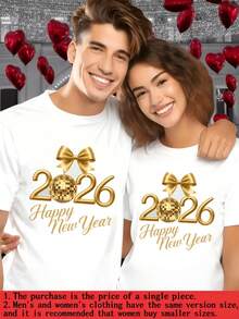 Número dorado 2026 con esfera brillante y lazo que simboliza nuevos comienzos para parejas celebrando el año lleno de amor y esperanza camiseta de mujer 100% algodón 220g edición especial de fin de año - Blanco - Ver 1