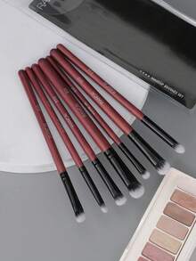 Set di 7 pennelli per trucco degli occhi, pennelli per occhi portatili, pennelli professionali per sfumatura di ombretti, ombretti con setole morbide e manico in legno, adatti per ombretto, sopracciglia, eyeliner e miscelazione. - Multicolore - Visualizzare 2