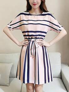 Vestido corto de mujer Vestido elegante y casual de talla grande para mujer, corte ajustado favorecedor, color azul claro, bloques de color en contraste, rayas, manga corta, cintura elástica con cordón. - Rosa - Ver 9