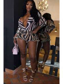 2025 New Popular Fashion High-End Sexy Bar Night Dating Hot Girl V-Neck Top Shorts Two-Piece Set - 黑與白 - 查看 2