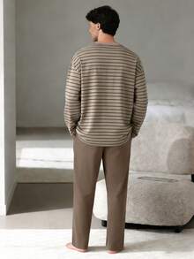 男士加大码休闲宽松纯色圆领长袖上衣（带口袋）和格子家居裤睡衣套装，2件套，适合春季、秋季、冬季穿着，情人节礼物。