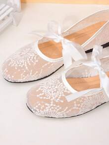 1 Pair Of White Lace Bow Shallow Flat Shoes For Teenagers, With Lace And Satin Material On The Upper, Bow Decoration, Round Toe Low Top Style, Flat Bottom Comfort, Elegant Fairy Style, Suitable For Campus Activities And Girlfriends Shopping - 白色 - 查看 7