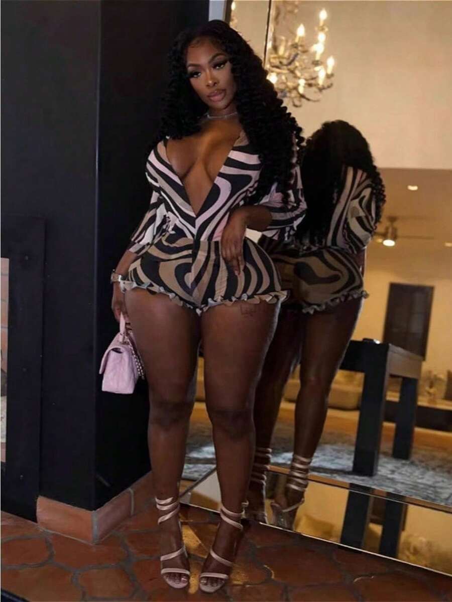 2025 New Popular Fashion High-End Sexy Bar Night Dating Hot Girl V-Neck Top Shorts Two-Piece Set - 黑與白 - 查看 1