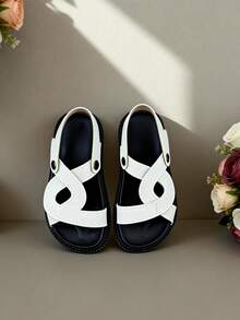 2026春夏限量版黑白软底童鞋【3-12岁女童】，PU材质，黑白镂空交叉设计，黑色橡胶防滑厚底，适合日常休闲城市漫步 - 黑與白 - 查看 5