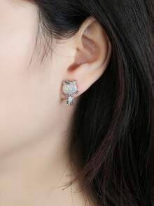 一对可爱又性感的动物耳夹，镶嵌小巧的锆石，百搭又个性，适合女孩日常佩戴，可以送给朋友或爱人。 - 動物耳夾 - 查看 6