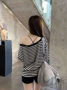 Striped Cold-Shoulder Long Sleeve T-Shirt For Women, Loose Fit (Stripe Pattern Random) - Black and White Stripes - View 2