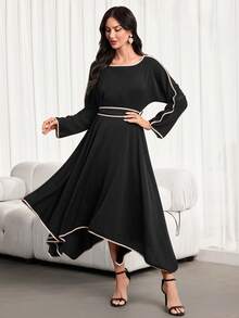 女士新款春夏杏色与黑色撞色V领连衣裙 – 不规则下摆、撞色腰带、A字长袍廓形、插肩袖设计、显瘦剪裁，休闲度假风与高端优雅风格