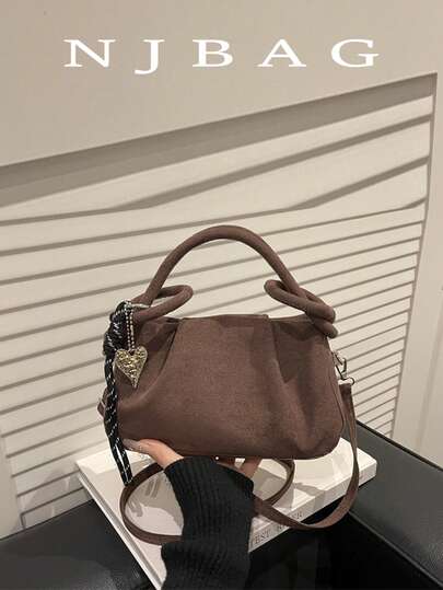 תיק קלאץ' זמש חום איכותי בסגנון וינטג' קשור, קלאץ' זמש לנשים בסגנון מרלן, קלאץ' מינימליסטי קפלים אופנתי אירופאי ואמריקני לנשים, תיק כתף, תיק צלב גוף, תיק קפלים, תיק דלי, תליון קשור