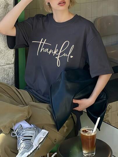 Women's Summer Round Neck Short Sleeve T-Shirt, "Grateful" English Letter Print, Loose Casual Versatile Short Sleeve Top. Suitable For Office, Outings, Daily Wear, Dates, Parties, Vacations, Sexy Versatile Top. Also Suitable For Outdoor Wear, Versatile Style, A Top Choice T-Shirt For Summer Outfits.