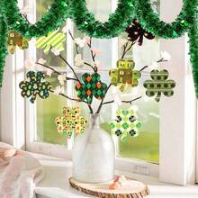 一套圣帕特里克节爱尔兰节日悬挂装饰，包括圣帕特里克节绿色三叶草花环、木质装饰和三叶草饰品，适合春季派对，寓意吉祥，可用于圣帕特里克节室内外家居派对装饰，亦可作为节日礼物。 - 彩色 - 查看 8