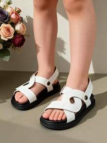 2026春夏限量版黑白软底童鞋【3-12岁女童】，PU材质，黑白镂空交叉设计，黑色橡胶防滑厚底，适合日常休闲城市漫步 - 黑與白 - 查看 2