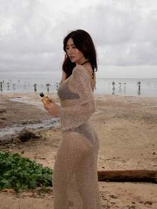 MORI 2026春夏新款女士驼色圆领露背针织长裙罩衫，质地细腻闪亮，波西米亚风，优雅派对礼服，展现柔美女性魅力，适合海滩度假、浪漫海滩之旅、夏季度假等场合。 - 駝色 - 查看 8