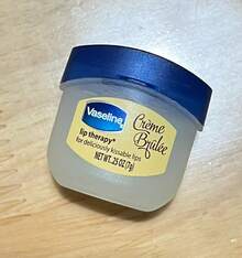 7g Vaseline Classic Repairing & Moisturizing Lip Balm