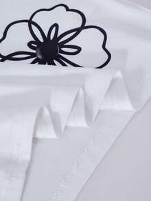 Bộ đồ mùa hè phong cách quý phái cho bé gái, áo thun trắng cổ tròn in hoa hồng phối chân váy xếp ly đen, set đồ 2 mảnh tối giản thường ngày. - màu đen - Xem 9