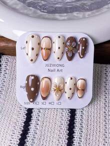 10片手工杏仁形白色和棕色法式波点雕刻美甲贴纸，采用手绘白色和棕色法式尖角波点图案，并饰以手工雕刻的透明3D立体图案和金色小珠子点缀。 - 彩色 - 查看 3