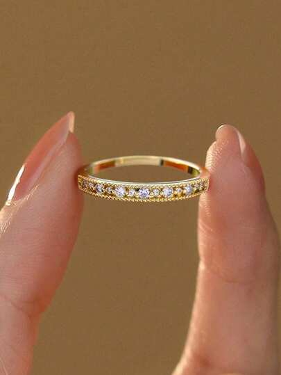 1枚925纯银精致镂空立方氧化锆罗马风格戒指，适合女士日常通勤佩戴，也可作为派对配饰，高品质女士戒指，精美珠宝礼品。