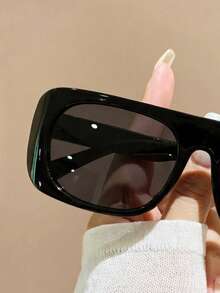 一副男女通用复古长方形塑料太阳镜，经典款式，适合户外、旅行、海滩、休闲佩戴和驾驶。 - 黑色 - 查看 3
