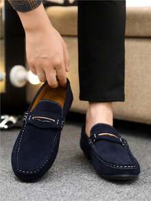 Mocasines de suela blanda de lujo, con tela de ante y decoración de hebilla de metal, costura fina, adecuados para múltiples ocasiones durante todo el año - Azul Marino - Ver 3