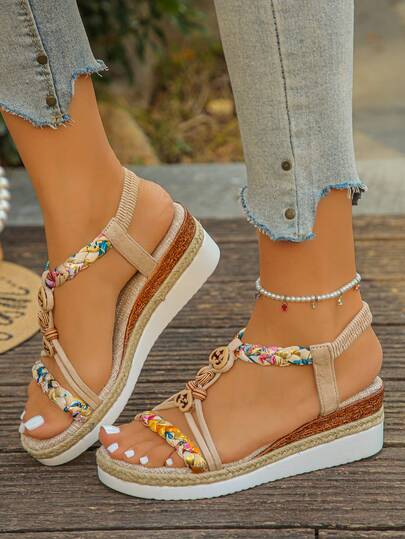 1双春夏青少年坡跟凉鞋，尺码略小，适合度假、海滩、日常穿着，时尚百搭，套脚式，舒适百搭，厚底露趾高跟凉鞋