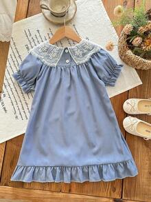 女童蓝色蕾丝连衣裙，法式领，泡泡袖，荷叶边下摆，公主风，面料柔软透气，宽松版型，时尚甜美，适合夏季穿着 - 霧霾藍 - 查看 3
