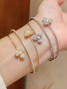 1 chiếc vòng tay hoa cỏ ba lá sang trọng, thời trang, nhiều lớp đính kim cương, vòng tay hở bằng đồng khảm kim cương thanh lịch, phù hợp cho phụ nữ đeo hàng ngày, dự tiệc, ngày lễ, hẹn hò, dự tiệc chiêu đãi, quà tặng Ngày Valentine, quà tặng Ngày của Mẹ, quà tặng kỷ niệm, quà tặng trang sức. - Vòng tay hở - Xem 2