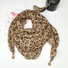 Women's Leopard Print Chiffon Scarf With Pendant, Lazy Neck Scarf Necklace, Lightweight Versatile Fashion Neck Wrap, Chic Small Square Scarf For Daily Wear & Neck Protection - 磁扣豹紋白底黑點 - 查看 7