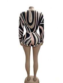 2025 New Popular Fashion High-End Sexy Bar Night Dating Hot Girl V-Neck Top Shorts Two-Piece Set - 黑與白 - 查看 9