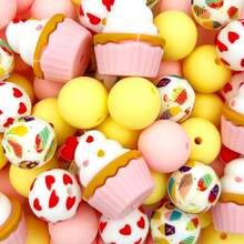 25/28颗粉色冰淇淋、蝴蝶结、爱心硅胶珠套装，搭配彩色爱心和甜甜圈图案圆珠，适合制作首饰、耳环、项链、包包、笔、手机链、化妆刷等DIY饰品，是返校季、节日、生日礼物的理想之选。