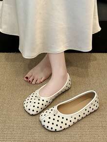 2026 New White Polka Dot Soft Leather Split-Toe Mule Shoes | Retro Low-Cut Slip-On Shoes, Versatile For Commuting, Dating, Mid-Autumn Festival, National Day, Christmas, Halloween, Thanksgiving, And Daily Wear - White - View 11