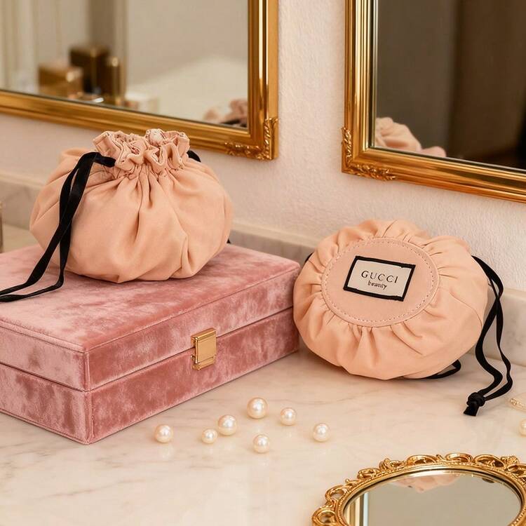 龍龍龍さま専用　正規店購入品 GUCCI 巾着ポーチ ナイロン オレンジ 綺麗◎ Gucci アンティーク調のサテン巾着化粧バッグ。シルクのように滑らかな
