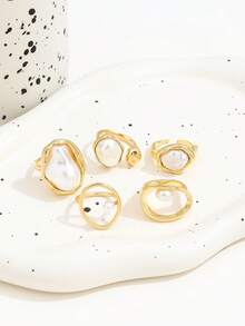 5pcs Vintage French Baroque Faux Pearl Rings, Asymmetrical Hollow Pearl Stackable Ring Set For Women - Gold - View 2