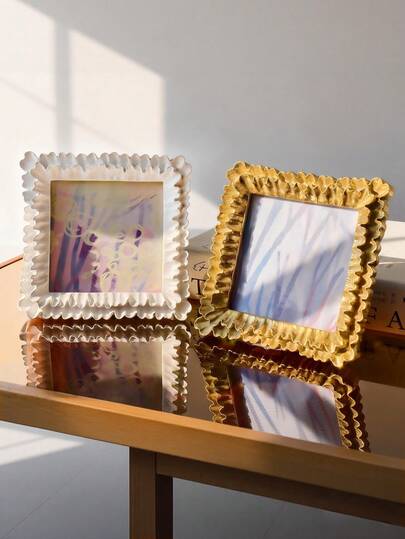 Antique-Style Square Photo Frame With Skirt Lace Trim / Mini Palatial Circular Photo Frame For 4x4 Inch Photos, Boxed, Made Of Resin, Perfect For Dressing Tables, Bedside Tables, Office Desks, An Ideal Gift Choice.