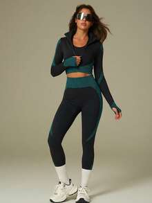 UONNOU 两件套女士运动服套装，长袖上衣和塑身裤，女士户外休闲服，运动服，塑身服，紧身衣，夹克款式，机车风格，立领，全开拉链，运动拇指孔设计，超短紧身上衣，提臀，收腰收腹，修饰腿型，让您看起来更苗条，运动紧身裤，高弹塑形，罗纹无缝针织柔软面料，适合运动和户外活动、瑜伽、健身、跑步、休闲日常、通勤、聚会和节日等，时尚运动户外套装，适合所有季节，秋冬春秋皆宜。 - 黑/綠 - 查看 5