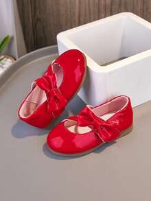 2-7 Years Old Red Shiny Leather Baby Girl Shoes, Soft & Comfortable With Easy Strap, Simple & Fashionable Toddler Flat Shoes For Spring/Autumn, Non-Slip Soft Sole Lightweight Baby Girl Leather Shoes, Cute Red Bowknot Summer Leather Sandals For Girls, Elegant Red Stage Performance Shoes To Match Dresses For Daily Life, Suitable For Home, Shopping, Sightseeing, Banquet, Party, Social Occasions And More - Red - View 2