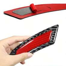 这款贴纸由 2 片高品质真碳纤维编织而成，表面涂有透明树脂涂层，呈现出逼真的三维纹理外观，模仿了专业汽车碳纤维部件。 - 彩色 - 查看 3