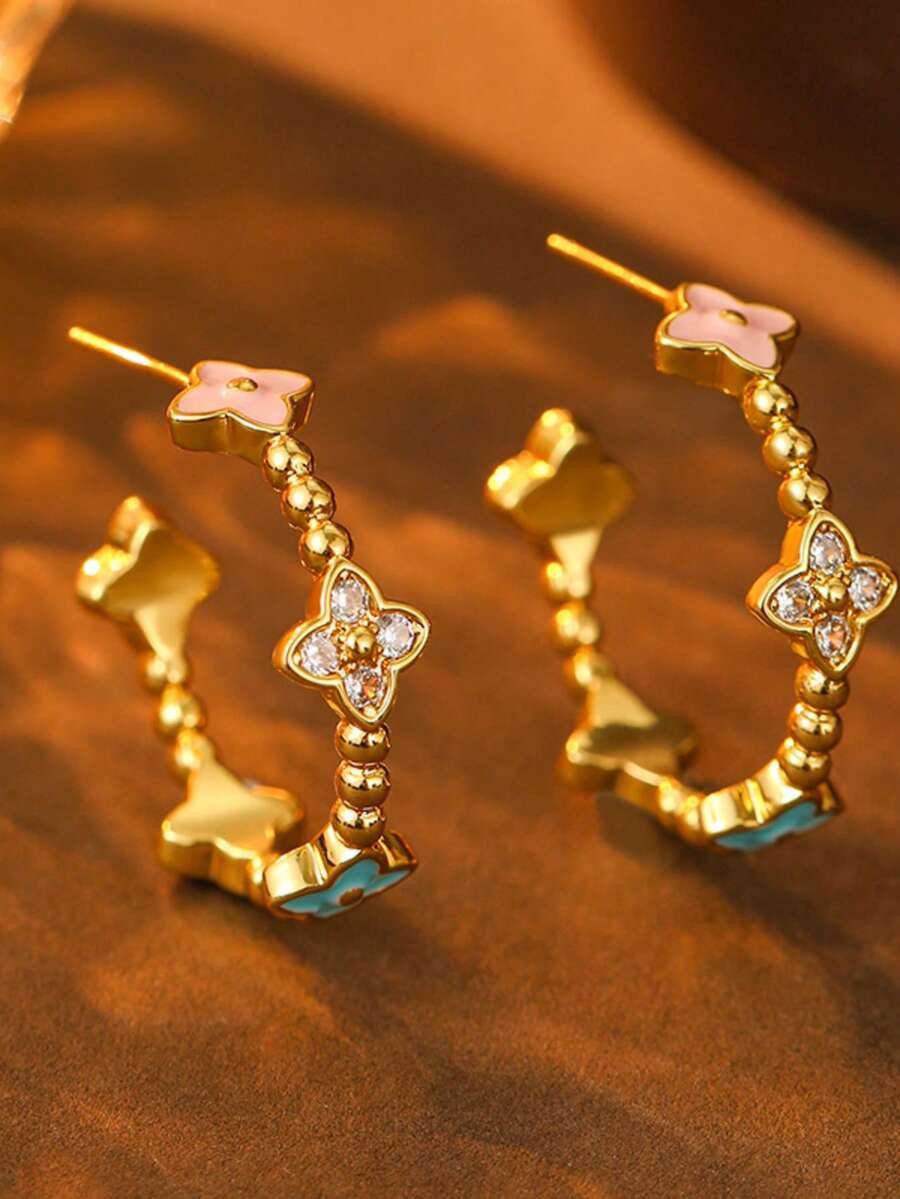 rundraw 2 buah Anting Hoop Emas Tembaga Gaya Elegan Bertatahkan Zirkonia Geometris Bentuk Daun Semanggi Model Baru 2026 untuk Wanita, Cocok untuk Perjalanan Sehari-hari - Anting berlian - View 1