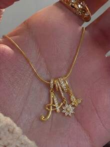 1件精美优雅奢华Y2K风格密镶锆石花朵蝴蝶及个性化手写字母吊坠不锈钢链项链，是送给女友、妈妈、家人、朋友、孩子、女孩的理想礼物，适合周年纪念日、情人节、生日、毕业典礼、舞会、母亲节、圣诞节等场合。