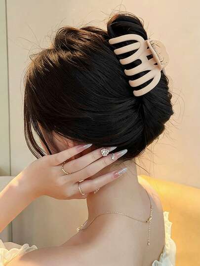 1个超大哑光南瓜发夹，适合丸子头造型，适合日常佩戴和户外造型