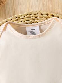 Bộ áo liền quần tay ngắn in chữ "Bà và Cháu" cho bé trai. - Màu be - Xem 4