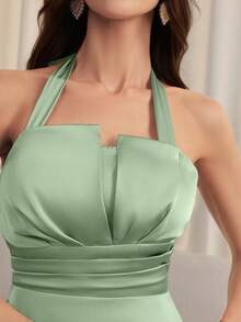 女士春夏时尚优雅纯色缎面连衣裙 – 方领、细肩带、不对称胸线设计、收腰、A字裙摆，是新年庆祝活动、浪漫约会和派对的理想之选