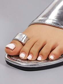 2026 Women's Summer New Flat Slippers, Comfortable Lightweight Slip-On Sandals Suitable For Dates, Outings, Parties, Beaches, Vacations - Fashionable & Versatile - Silver - View 7