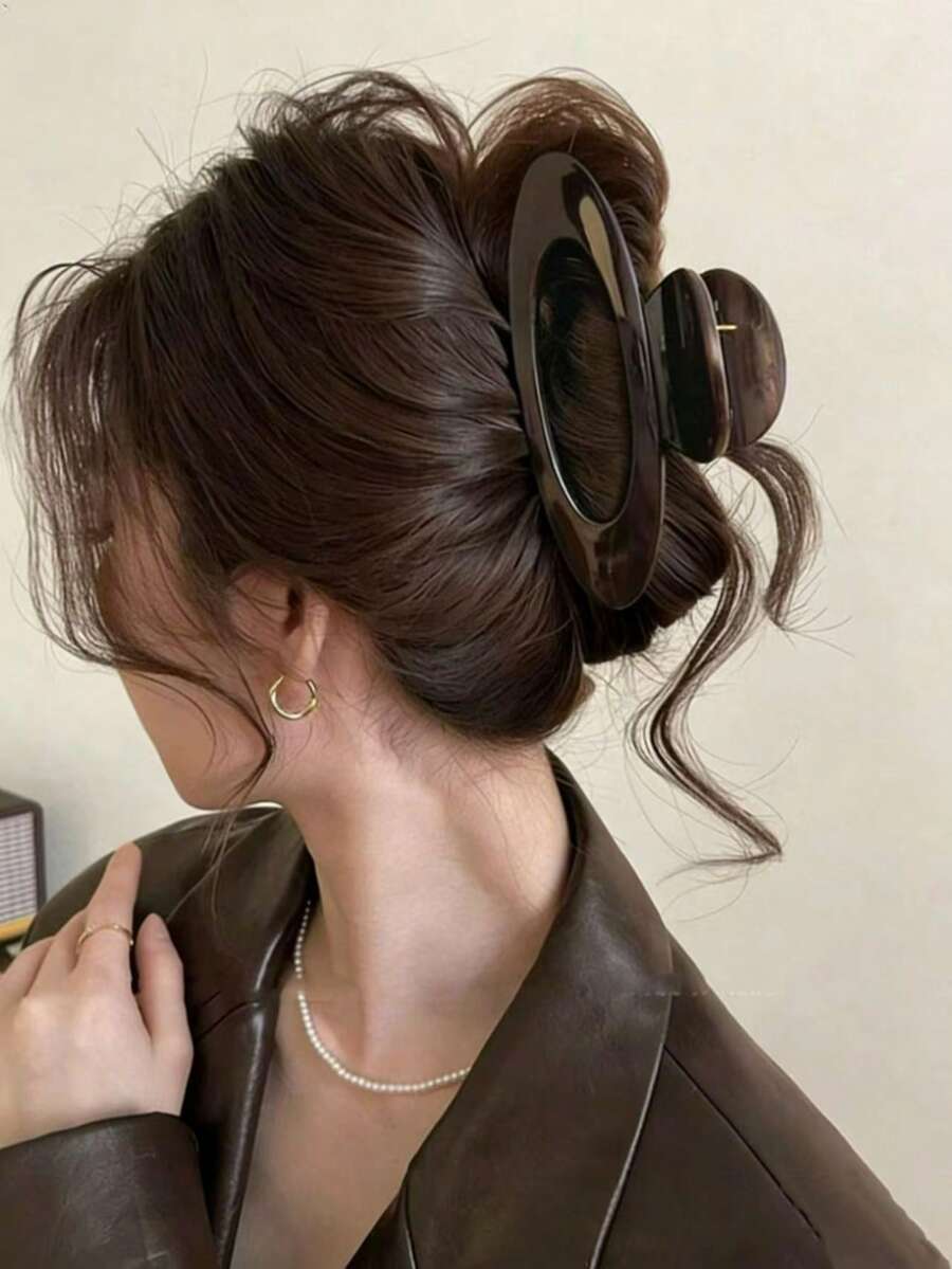 女士椭圆形镂空爪形发夹，不对称发爪，巧克力棕色发饰，经典时尚高端发爪，亚克力材质发夹，适合浓密或蓬松发质，可打造半扎或全扎发型，女士爪形发夹，优雅发饰 - 巧克力棕 - 查看 1