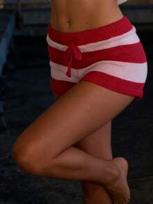 Women's Knitted Shorts, Striped Pattern, Elastic Drawstring Waistband, Slim Fit, Contrasting Color Mini Shorts, Y2K Bohemian Style Sweater Shorts. - 紅色 - 查看 2