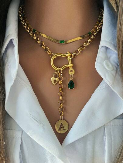 This Women's Gold Horseshoe Clasp Necklace Includes A Heart-Shaped Locket Pendant, A Green Pendant, A Short Chain, And A Letter Pendant. The Design Is Exquisite And Elegant, Very Suitable For Daily Outings And Party Occasions.